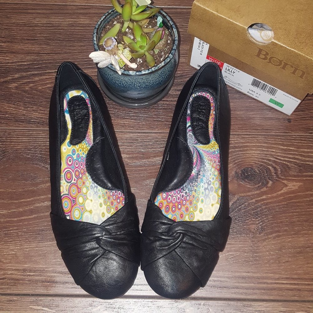 Born "Lilly" Black Leather Flats 8.5 Wide NIB